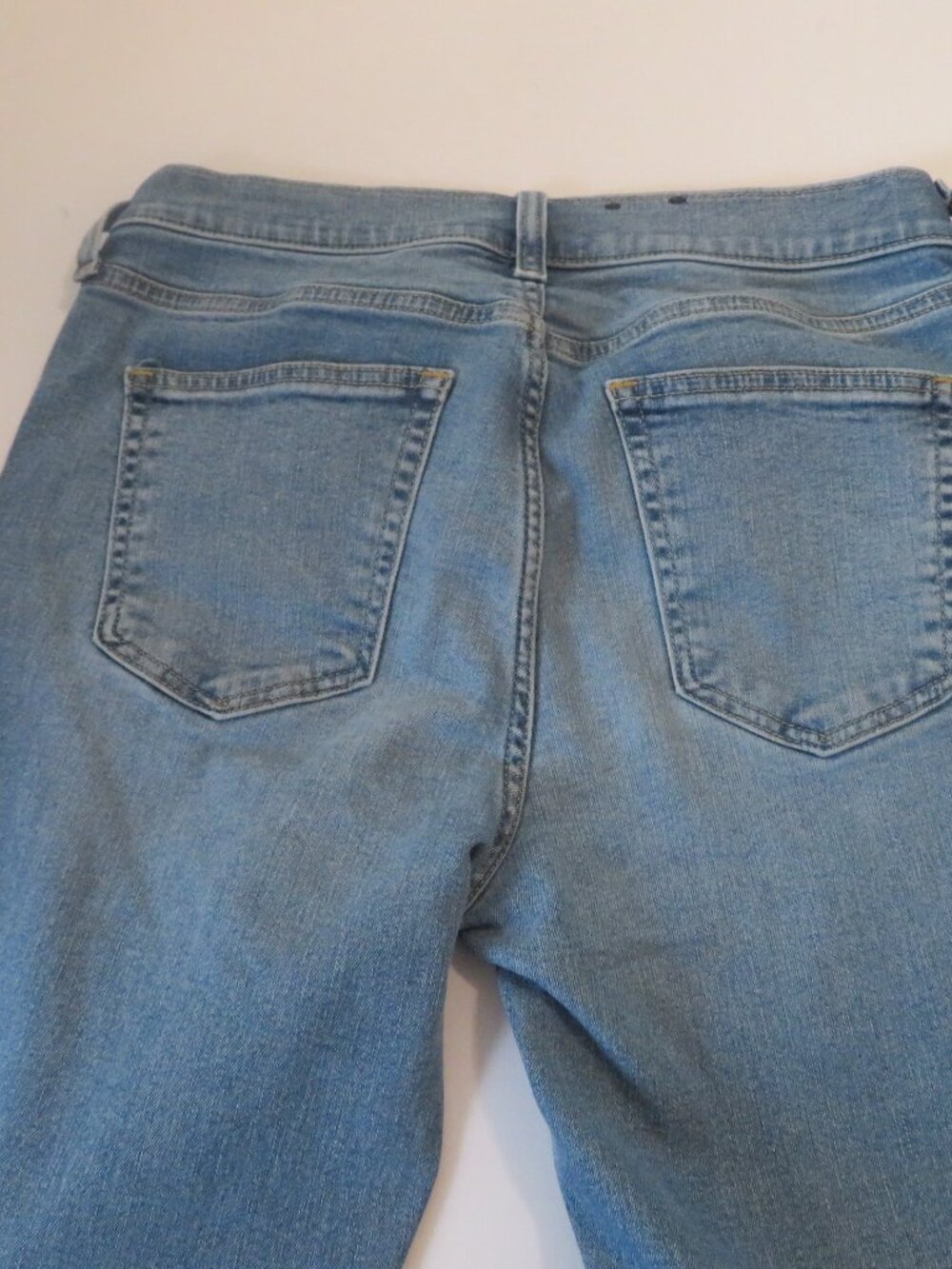GAP-Women's Classic Straight Mid Rise Jeans - Size 29 (8R) - Good Condition - Picture 4 of 10